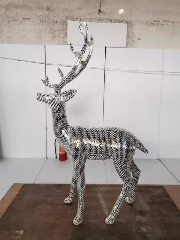 Mirror mosaic reindeer